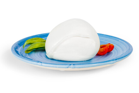 Mozzarella, 68% consumatori sbaglia a tagliarla e ad abbinarla
