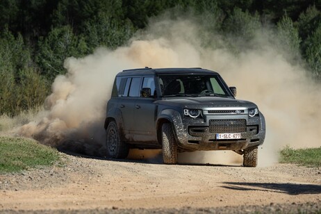 Nuova Land Rover Defender OCTA