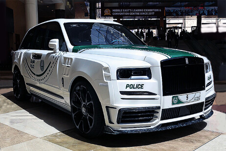 Una Rolls-Royce Cullinan Mansory per la polizia di Dubai