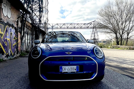 Mini Cooper SE All-Electric: stile, sicurezza e performance per la città