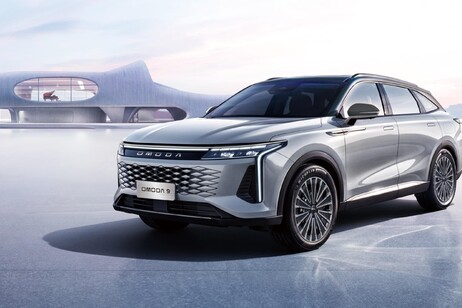L'ammiraglia Omoda 9 Super Hybrid arriva in Italia