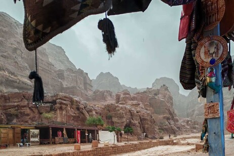 Inondazione a Petra, morti una turista belga e suo figlio