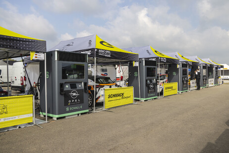 Nuova infrastruttura di ricarica per i rally elettrici Opel