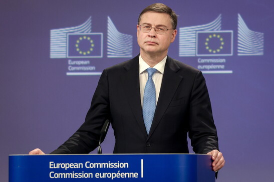 Dombrovskis: "Attivare ad aprile le deroghe Patto per spese in difesa"