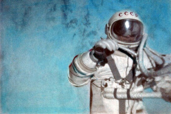 Il cosmonauta Alexej Leonov nella prima passeggiata spaziale (fonte: Roscosmos)