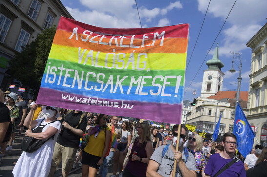 Ungheria: il Parlamento approva la legge per vietare il Pride