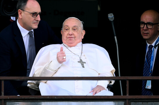 Papa Francesco e il saluto dal policlinico Gemelli