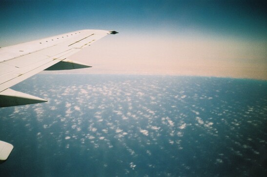 Vista da un aereo in volo sul Mediterraneo (fonte: Wex Major 98 da Wikimedia CC BY-SA 4.0)