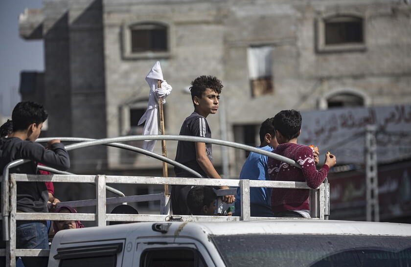 Palestinians evacuating to the southern Gaza Strip © ANSA/EPA