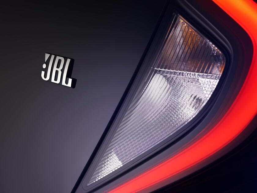 Nuova Toyota Aygo X JBL