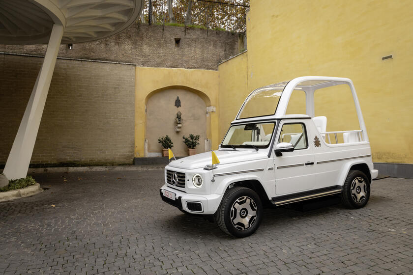 E’ Mercedes la prima 'papamobile' elettrica