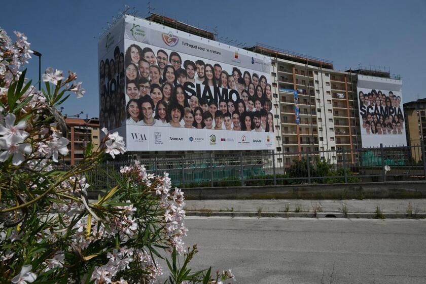 Una campagna di Oliviero Toscani sul quartiere di Scampia