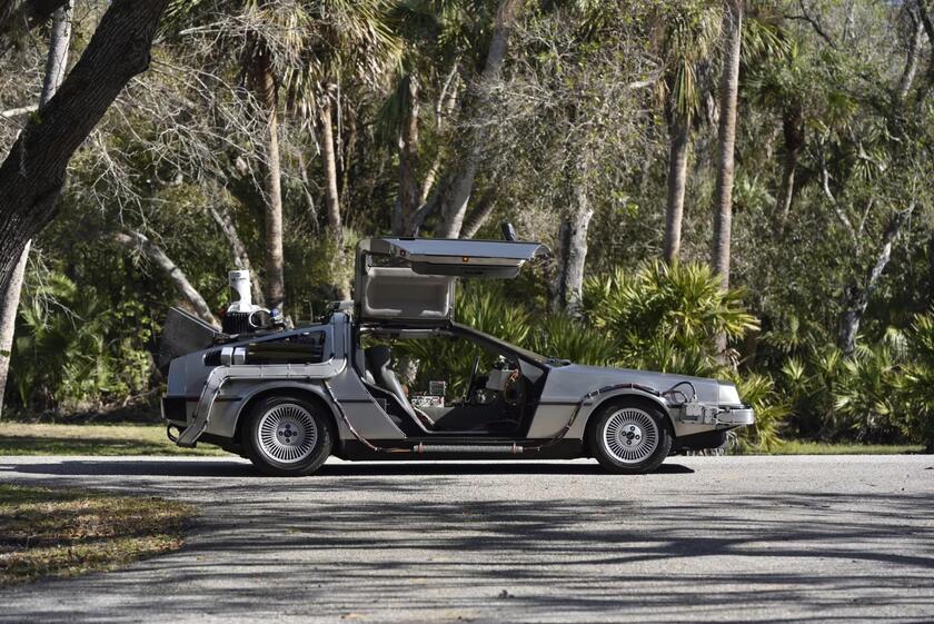 DeLorean DMC-12