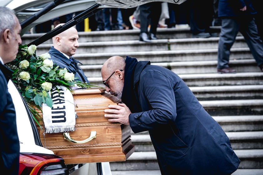 A Torino i funerali del critico d'arte Luca Beatrice