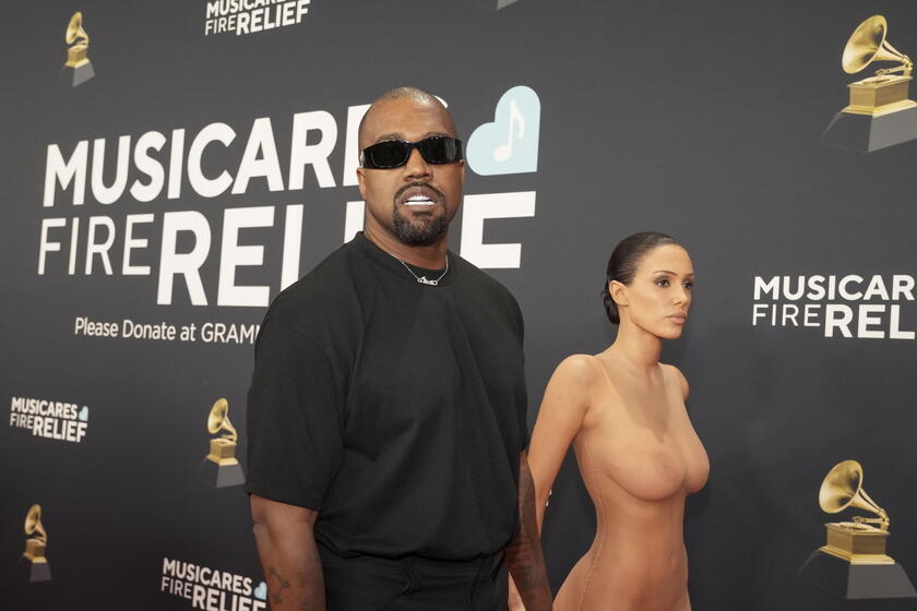 Red Carpet - 67th Annual Grammy Awards:  Kayne West e Bianca Censori