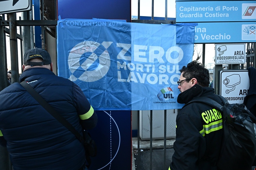 Lavoro: sciopero e presidio per operaio morto a Genova