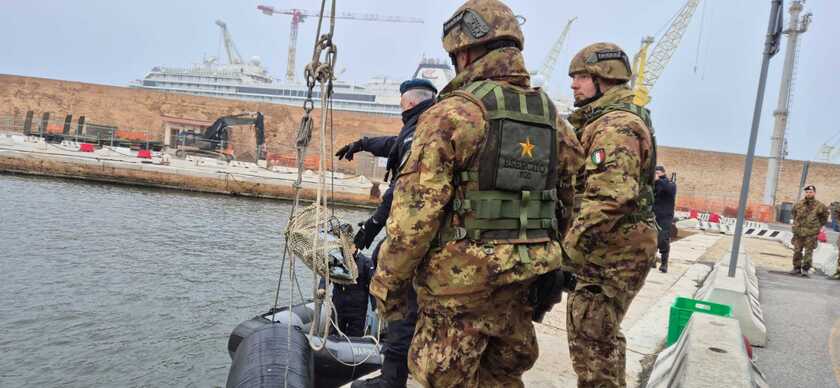 Terminato il disinnesco dell'ordigno bellico al porto di Ancona