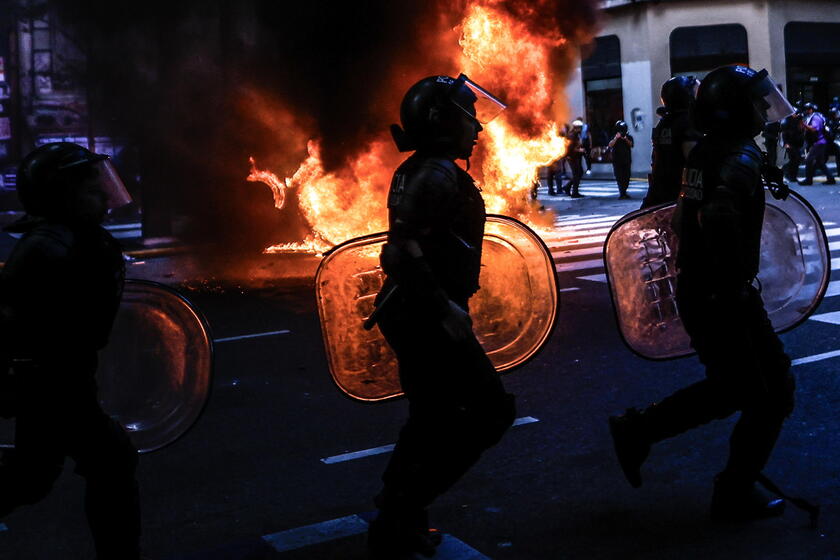 Scontri a Buenos Aires per la protesta dei pensionati