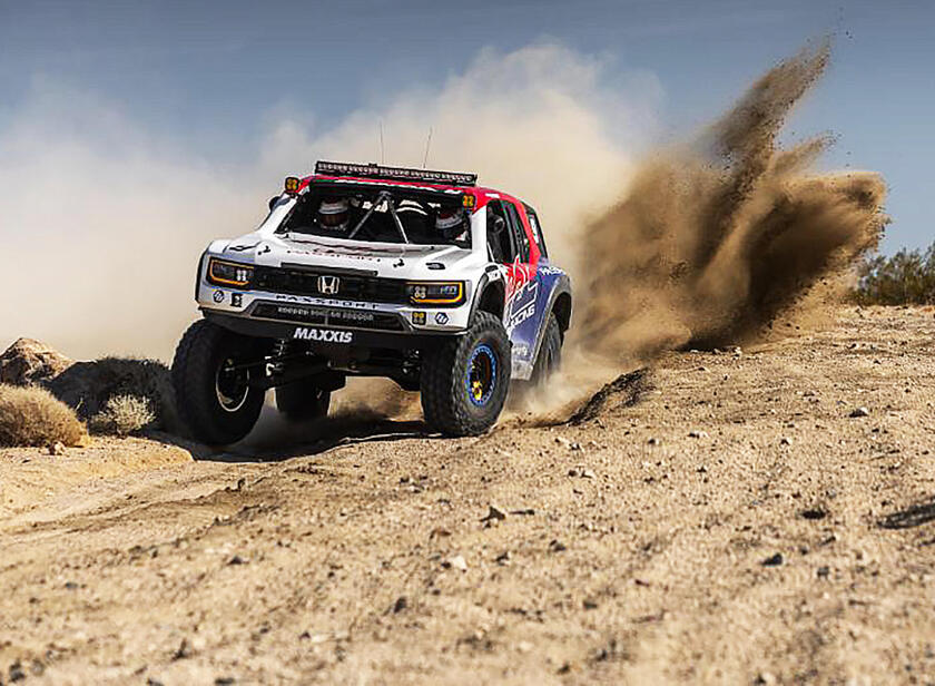 Due Honda Passport TrailSport alla Mint 400 in Nevada