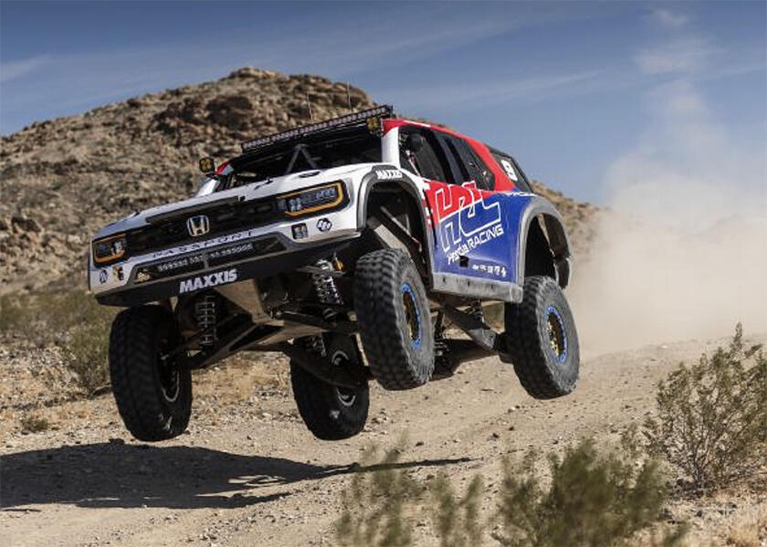 Due Honda Passport TrailSport alla Mint 400 in Nevada