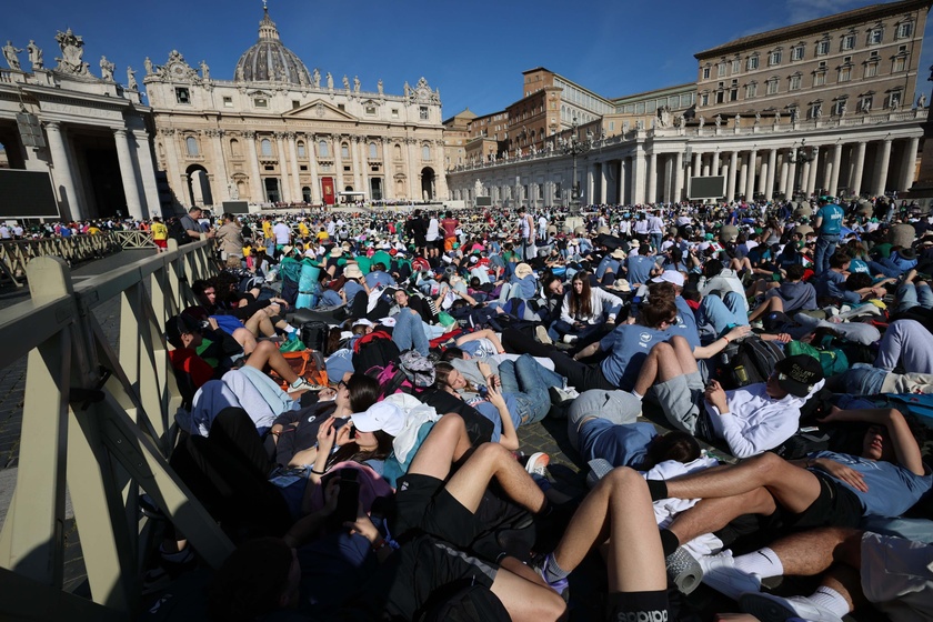 Papa: Parolin celebra a Piazza S.Pietro seconda messa 'novendiali'