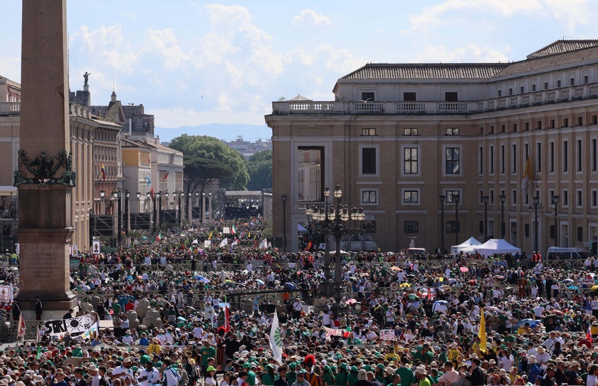 Papa: Parolin celebra a Piazza S.Pietro seconda messa 'novendiali'