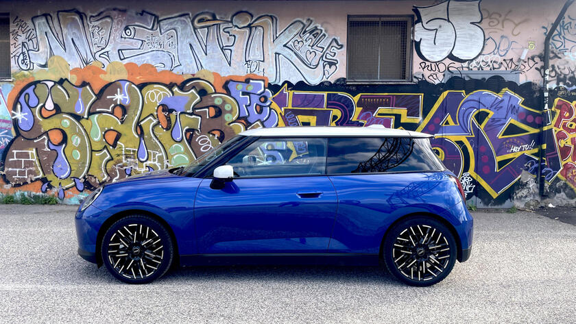 Mini Cooper SE All-Electric: stile, sicurezza e performance per la città