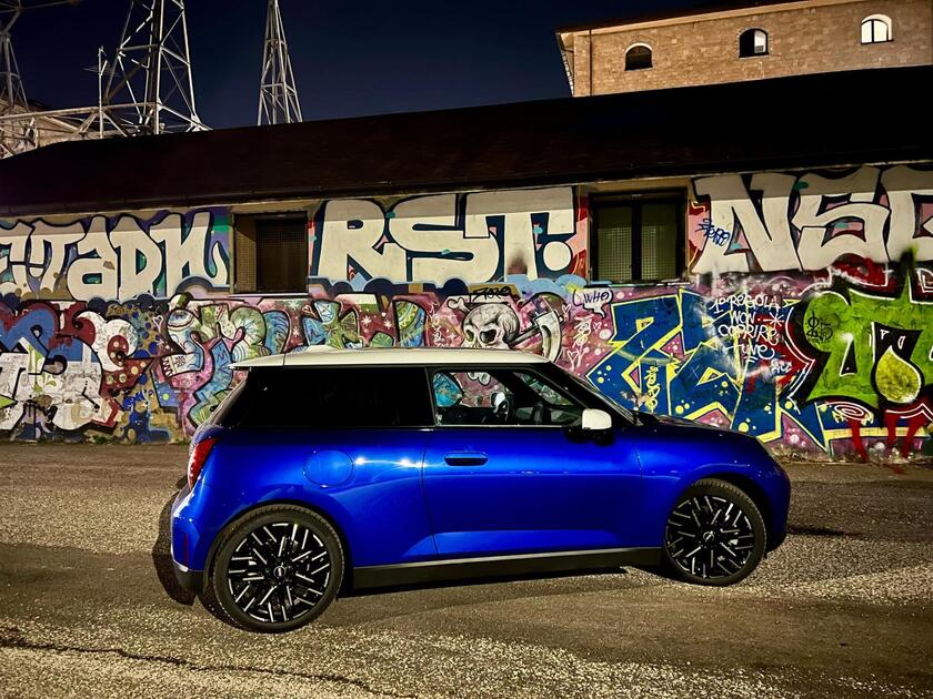 Mini Cooper SE All-Electric: stile, sicurezza e performance per la città