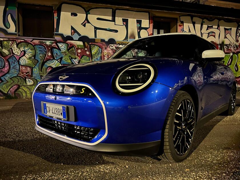 Mini Cooper SE All-Electric: stile, sicurezza e performance per la città