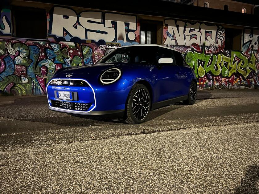 Mini Cooper SE All-Electric: stile, sicurezza e performance per la città