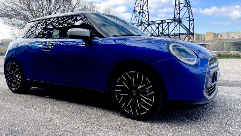 Mini Cooper SE All-Electric: stile, sicurezza e performance per la città