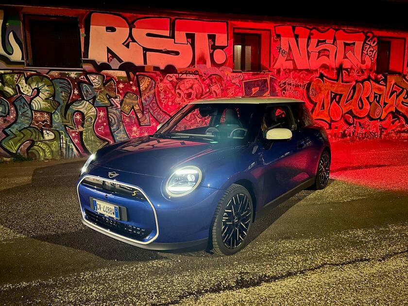 Mini Cooper SE All-Electric: stile, sicurezza e performance per la città