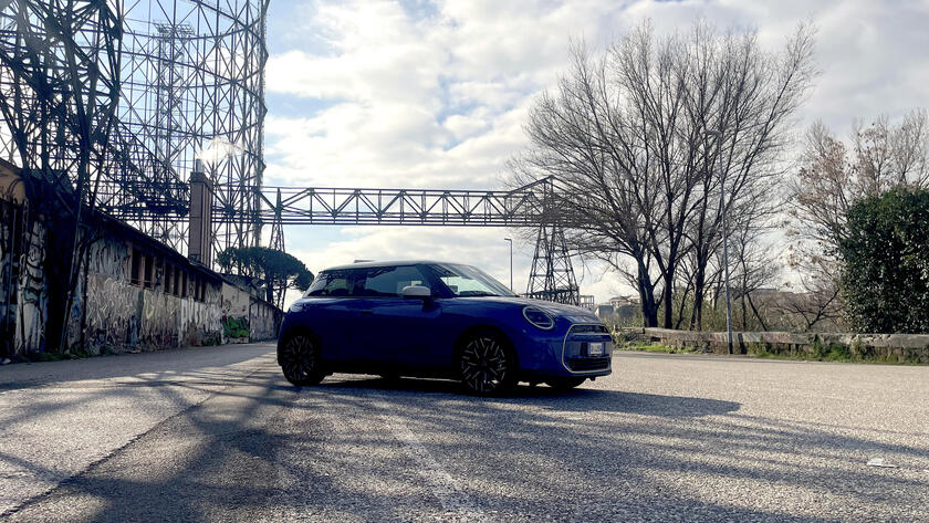 Mini Cooper SE All-Electric: stile, sicurezza e performance per la città