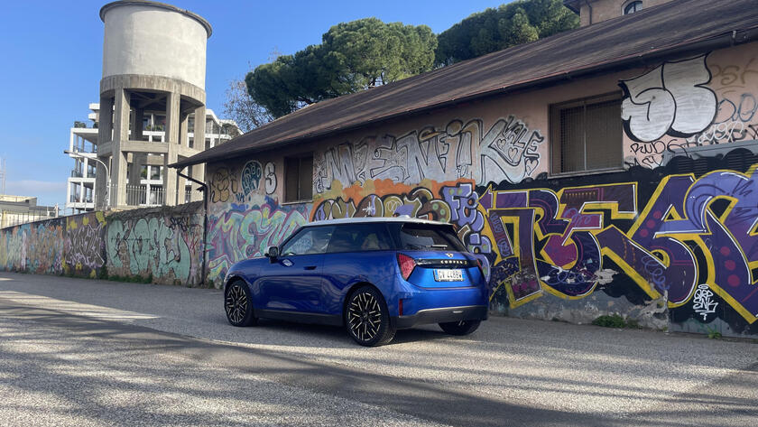 Mini Cooper SE All-Electric: stile, sicurezza e performance per la città