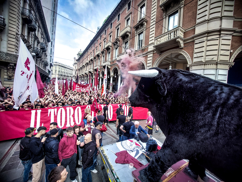 A Torino oltre 20mila in corteo nel 76/o anniversario della tragedia di Superga