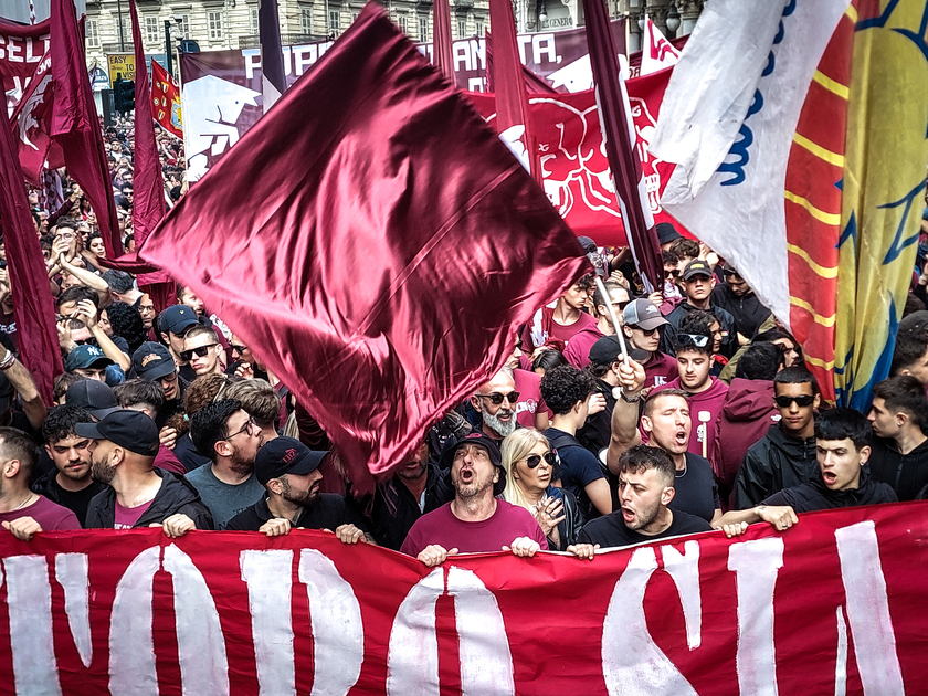 A Torino oltre 20mila in corteo nel 76/o anniversario della tragedia di Superga