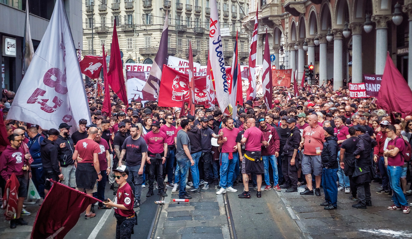A Torino oltre 20mila in corteo nel 76/o anniversario della tragedia di Superga