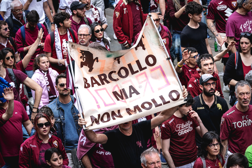 A Torino oltre 20mila in corteo nel 76/o anniversario della tragedia di Superga