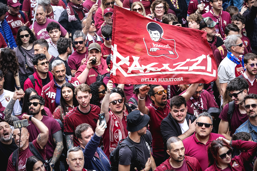 A Torino oltre 20mila in corteo nel 76/o anniversario della tragedia di Superga