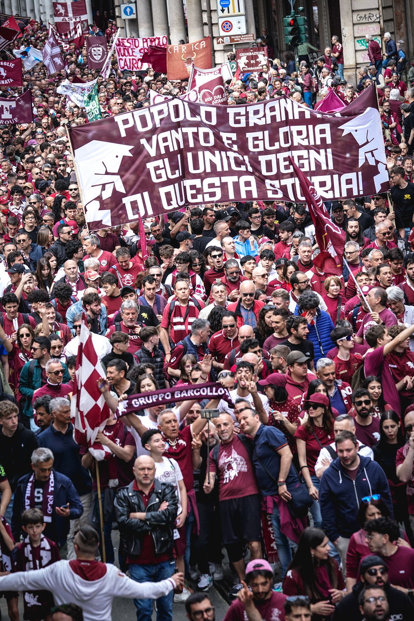 A Torino oltre 20mila in corteo nel 76/o anniversario della tragedia di Superga