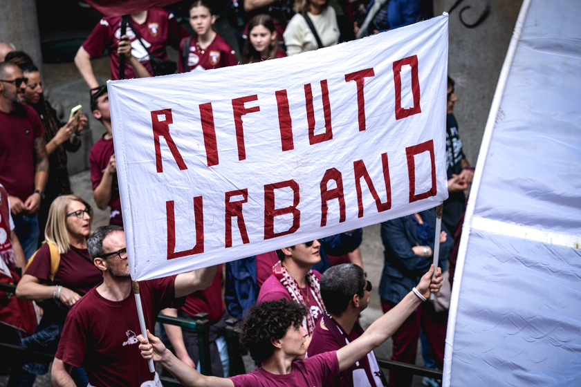 A Torino oltre 20mila in corteo nel 76/o anniversario della tragedia di Superga