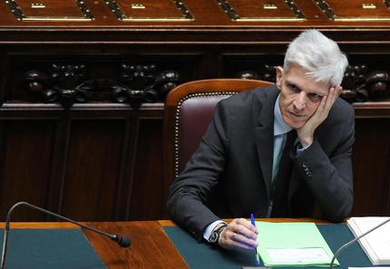 Ministro Bray ad Aosta apre Scuola per la Democrazia 2013