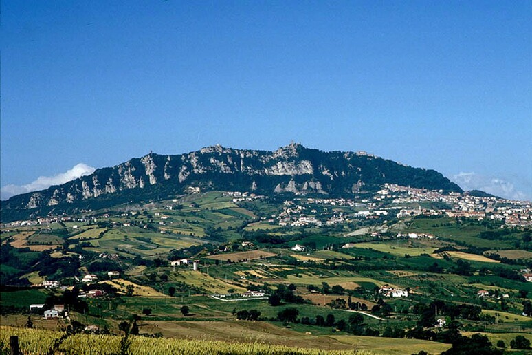 - RIPRODUZIONE RISERVATA