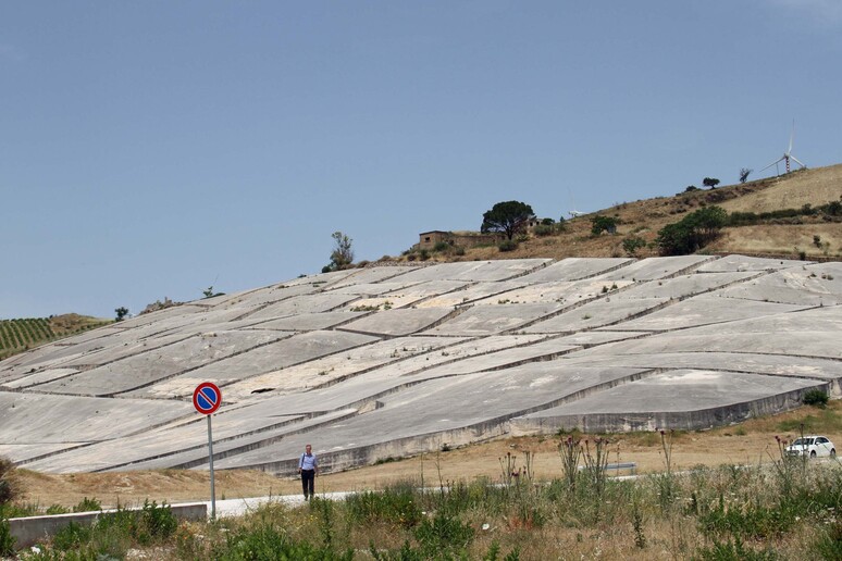 - RIPRODUZIONE RISERVATA