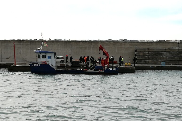 Un morto e un ferito su una chiatta in mare a Lavagna - RIPRODUZIONE RISERVATA