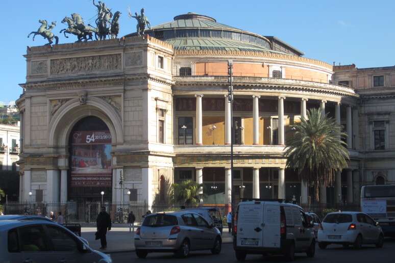 TEATRO POLITEAMA A PALERMO - RIPRODUZIONE RISERVATA