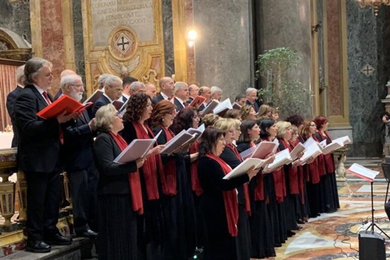 Il coro "Cantate Omnes" - RIPRODUZIONE RISERVATA