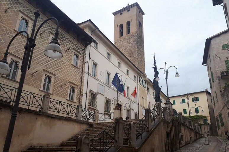 - RIPRODUZIONE RISERVATA