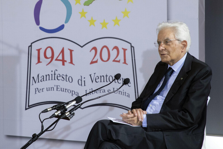 MATTARELLA A VENTOTENE - RIPRODUZIONE RISERVATA