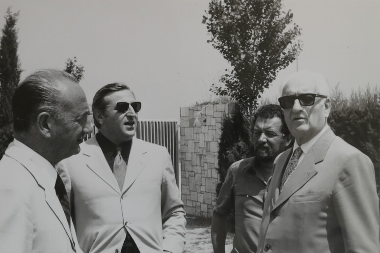 Carlo Bianchini Massoni (A.D. Santa Monica Spa), Ing. Francesco Sampaolesi (Presidente Santa Monica Spa), Alberto Ricci, Enzo Ferrari - RIPRODUZIONE RISERVATA